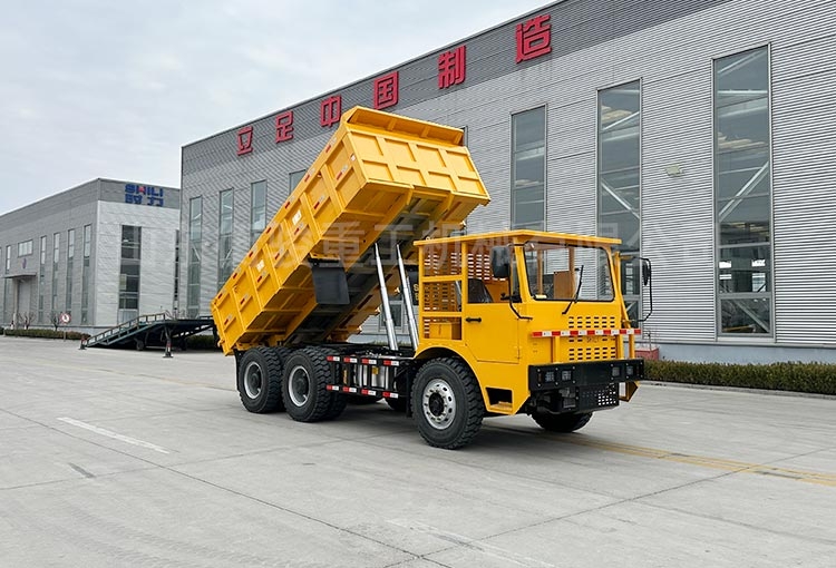 右侧驾驶地下自卸车